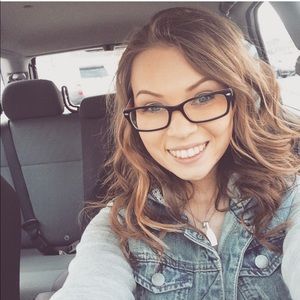 Meet your Posher, Caitlin